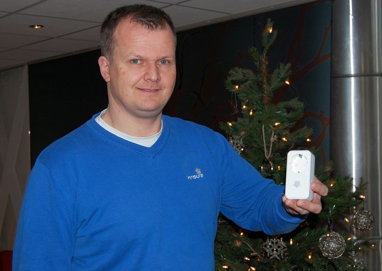 - Bruk en smartkontakt til å stille inn juletrebelysningen