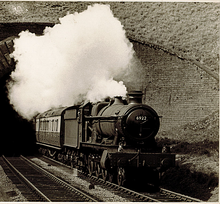 Steam train cl. 6922 captured from Chipping Campden signal box 1.png