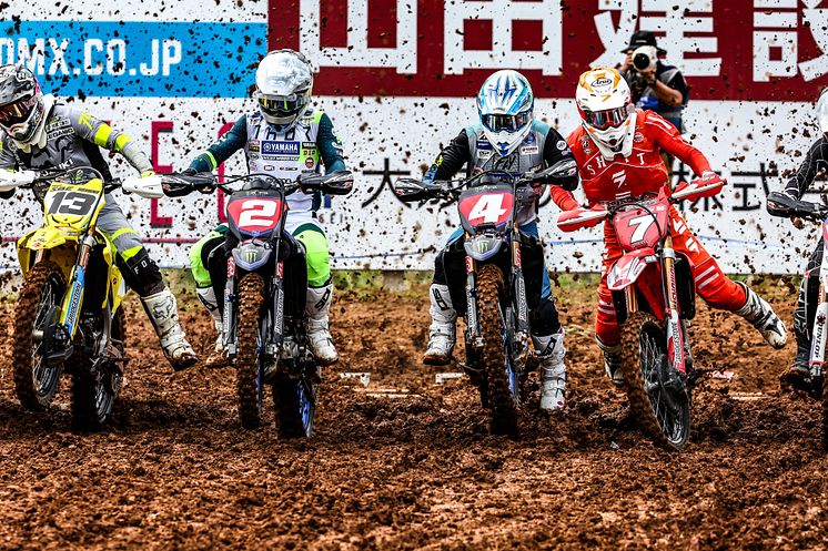 2022071803_009xx_JMX_Rd3_渡辺選手_富田選手_4000