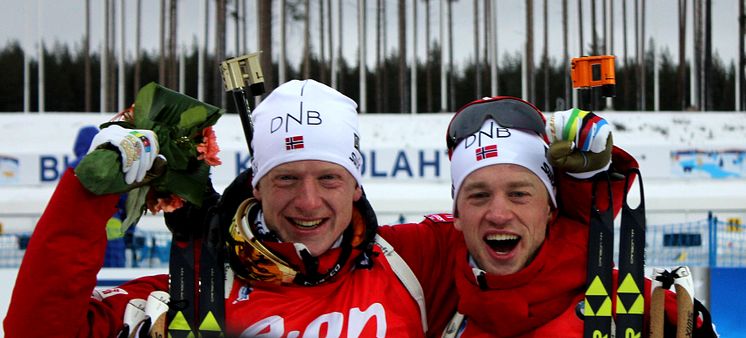Brødrene Bø jubler etter medaljer på sprinten, VM Kontiolahti 2015