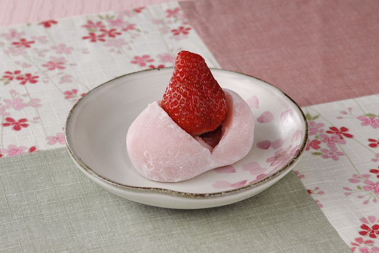 Strawberry Daifuku(mochi ball) Hanami cherry blossoms @ STRAWBERRY MANIA