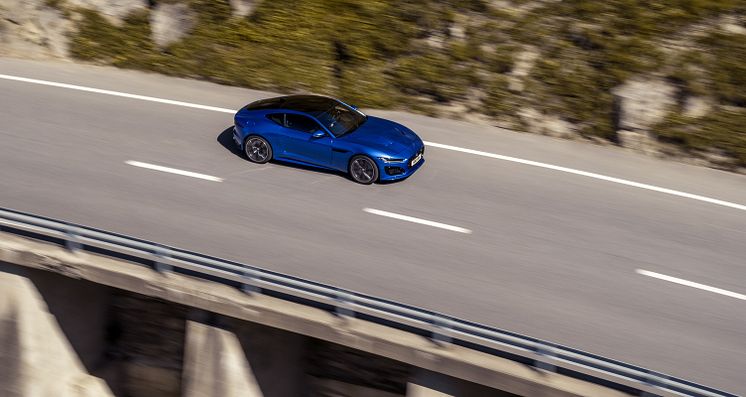 Jag_F-TYPE_R_21MY_Velocity_Blue_Reveal_Switzerland_02.12.19_10