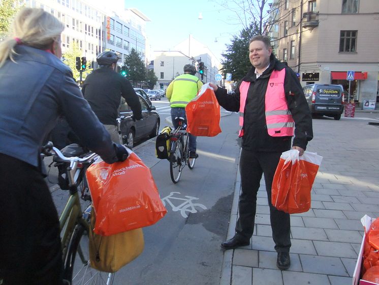 Per Ankersjö tackar Stockholms cyklister