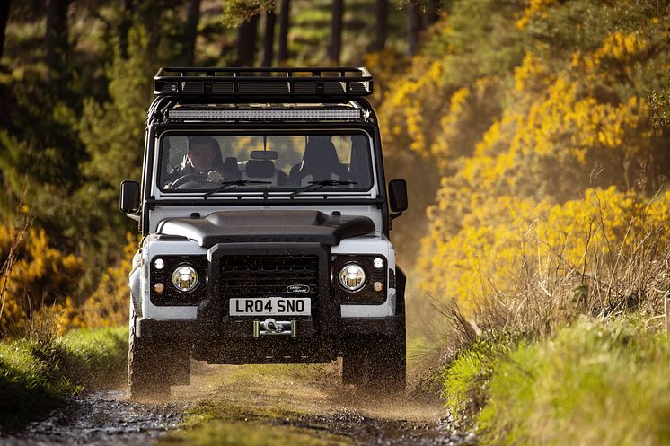 Land Rover Classic Defender Works V8 Trophy II_007