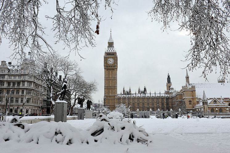DEST_UNITED-KINGDOM_LONODON_WESTMINSTER_PARLIAMENT-SQUARE_BIG-BEN_SNOW_WINTER_GettyImages-182224723_Universal_Within usage period_81293