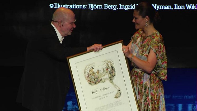 H.K.H kronprinsessan Victoria överlämnar Astrid Lindgren Memorial Award till Wolf Erlbruch