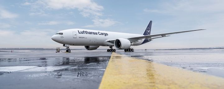 Newsbild_LH_Cargo_B777-972_sRGB_720x286