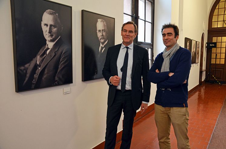 Oberbürgermeister Burkhard Jung und Fotograf Michael Bader eröffnen die neue Portrait-Galerie