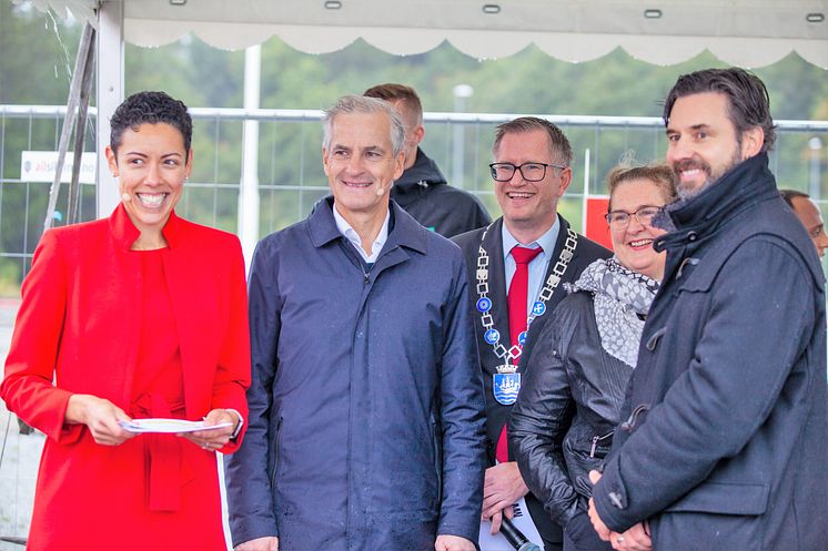 Naja Boone Communications Director Morrow, Prime Minister Jonas Gahr Støre, Robert Cornels Nordli Mayor of Arendal, Liv Monica Stubholt Chair of the Board Morrow and Interim CEO of Morrow Håkon Tanem