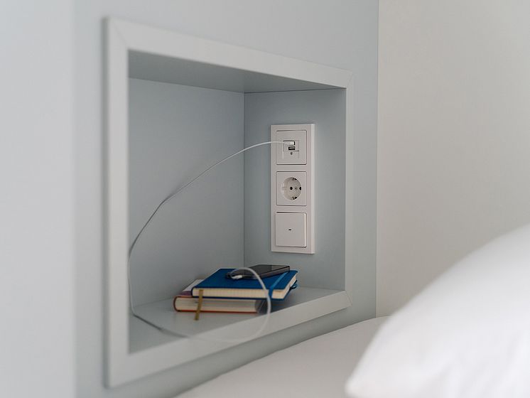 Berker Schalterprogramm Q.3 -  Praktische Kombination von 230 V Steckdosen, USB-Ladesteckdosen und Lichtschaltern im Mehrfachrahmen