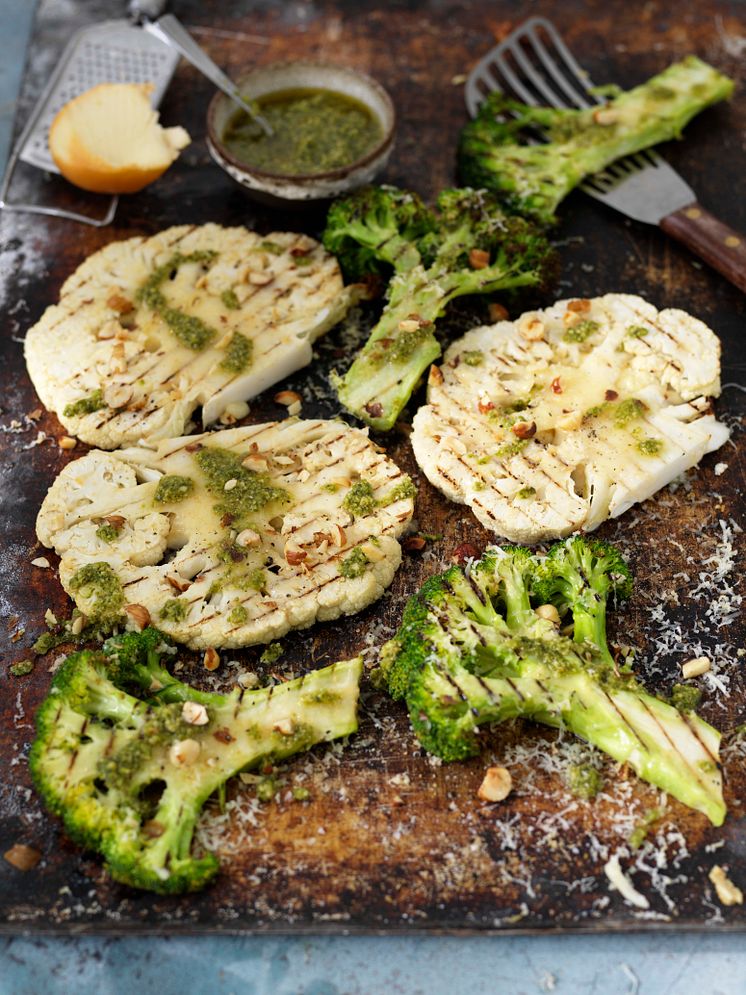 Grillad-blomkal-och-broccoli-med-Scamorza