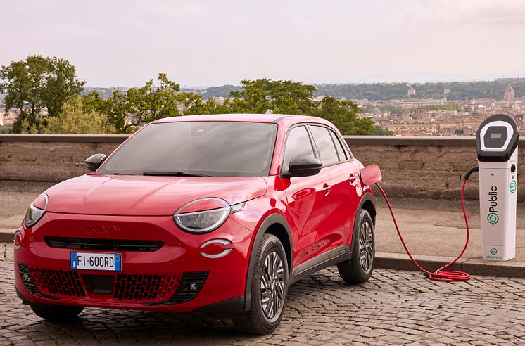 Fiat 600e RED (15)