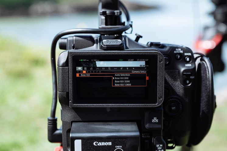 EOS C80_Lifestyle_Base_ISO_screen_624778.jpg