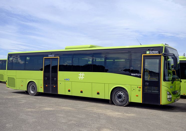 40 av bussene er to-akslede Crossway NF med normalhøyt gulv.