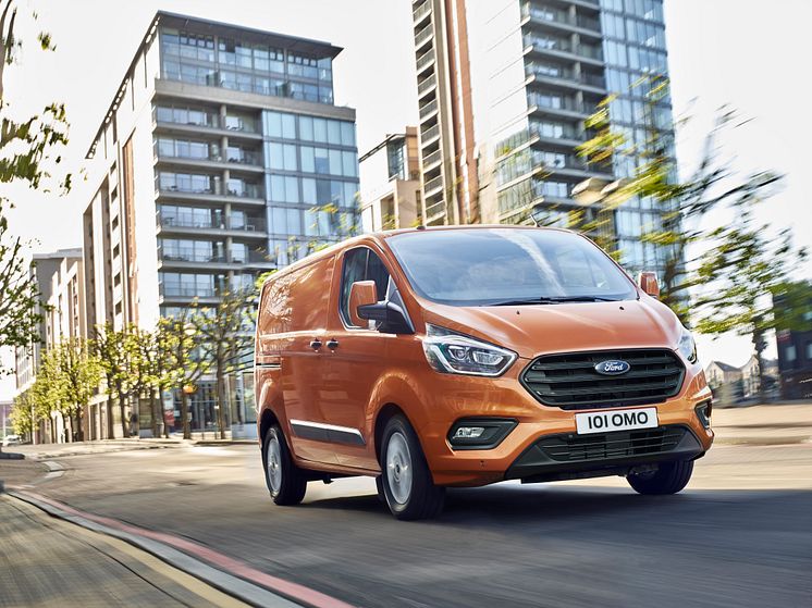 2017_Ford_Transit_02