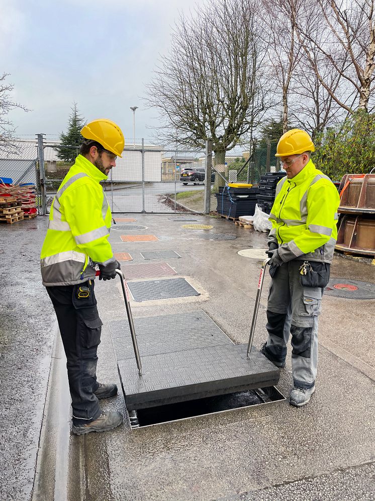 Fibrelite trough covers are designed to be safely and easily removed by two people