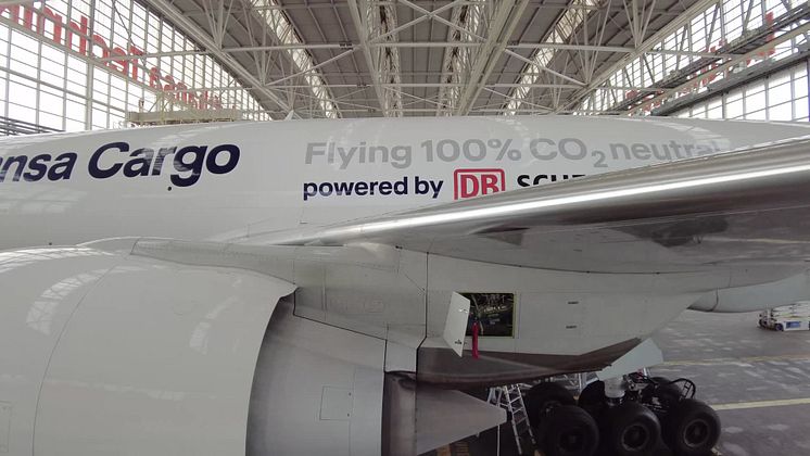 Making of - Sidewalk - B777F D-ALFG "Flying 100% CO2 neutral powered by DB Schenker"