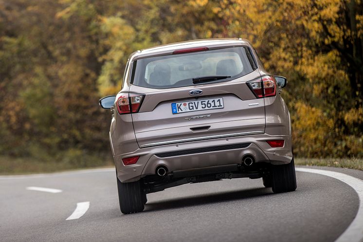 2016Kuga_Vignale_Milano_Grigio_025