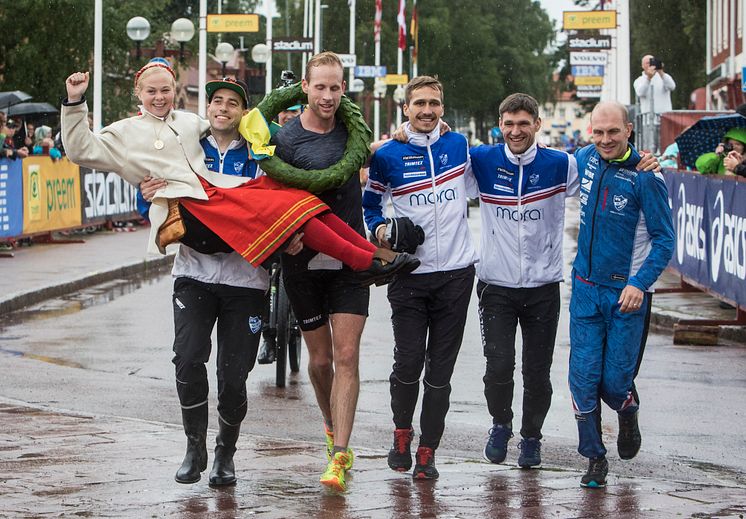 Moralaget ”Sir B 40” blev första historiska segrare i det nya loppet Vasakvartetten 2017