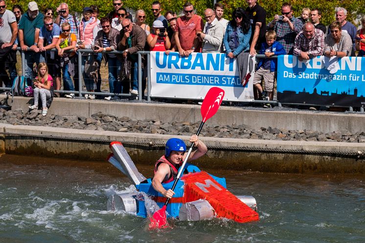 Zum 13. Pappbootrennen brauchen die Paddler Mut und Ideenreichtum