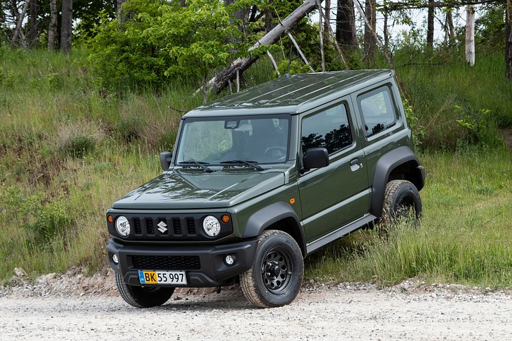 Jimny Van fra skov til grusvej