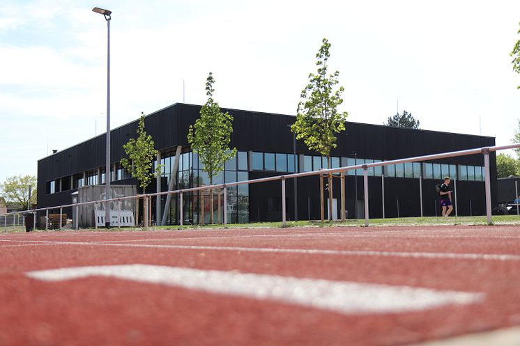 Sport- und Sommerfest mit Spendenlauf für "Sportler gegen Hunger" | Universität Vechta feiert neuen Sportcampus mit hochmoderner Sporthalle für Studium, Lehre und Forschung