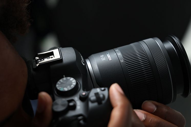RF 16-28mm F2.8 IS STM_R6_D4057_Lifestyle.JPG