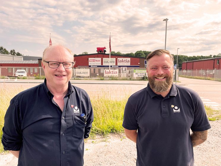 Pressbild_SC Roger Svanborg och RC Fredrik Walther_Bilprovningen Ekero.jpg