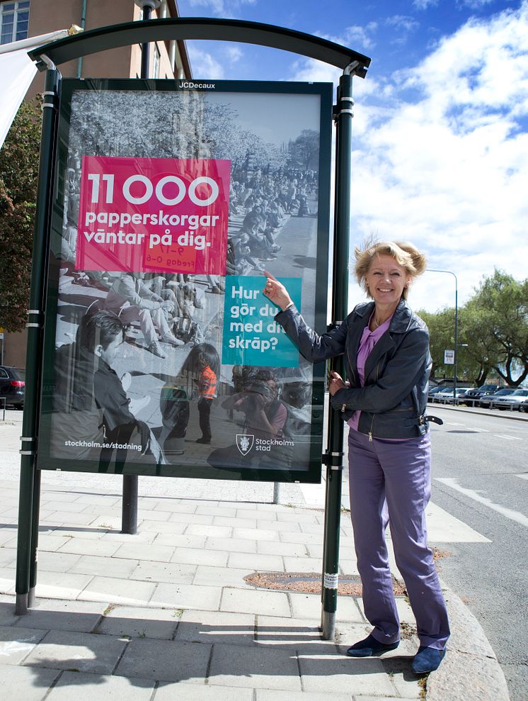 Trafikborgarråd Ulla Hamilton (M) vid starten av skräpinsamlingskampanj i Stockholms stad (foto: Lennart Johansson)