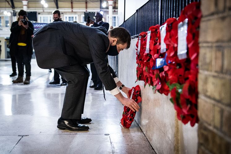 Chris Fowler from Southern lays a wreath next to the commemorative plaque for the Unknown Warrior at Victoria station