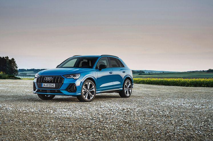 Audi Q3 45 TFSI e (Turboblå)