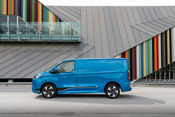 2025 Ford E-Transit Custom Sport (2).jpg