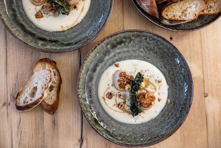 Hotellet har en restaurang med plats för 80 gäster. 