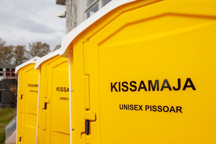 Kissamaja på rad.jpg