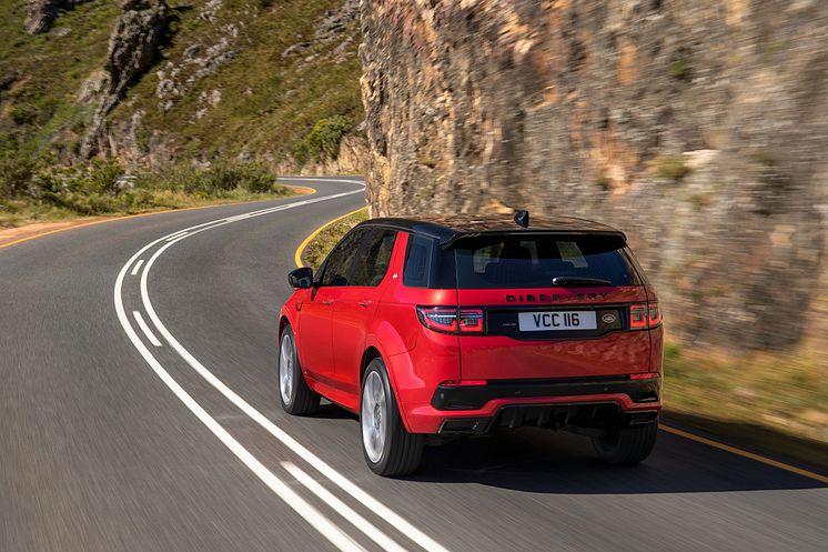 Discovery Sport dynamics rear view2