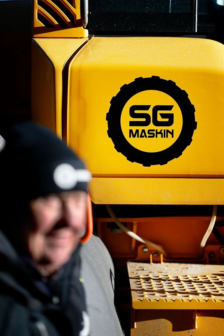 SG Maskin - logotype på hjullastare