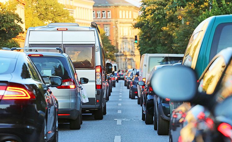 cars-in-traffic-queue