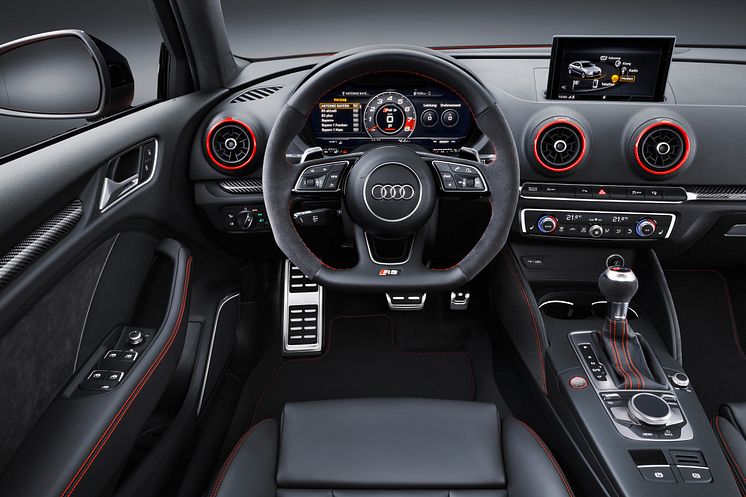 Audi RS 3 Limousine - cockpit