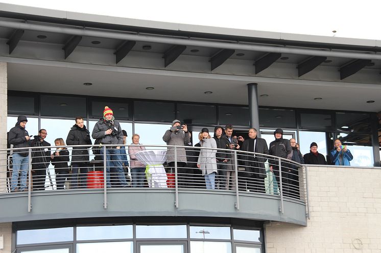 Erstes Forschungs- und Schulungsflugzeug auf dem Flugplatz Schönhagen an die Technische Hochschule Wildau übergeben