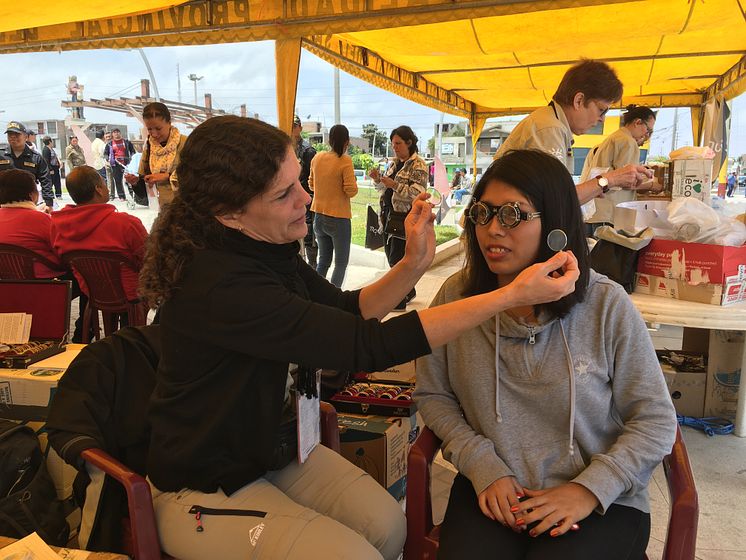 Optikern Lena Neu med Optiker utan gränser i Peru 2017