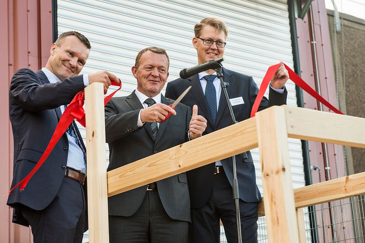 ROCKWOOL fabriksinvigning - danska stadsministern klipper snöret
