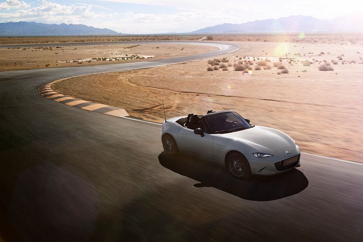 2024_Mazda_MX-5_Global_act_ (1)