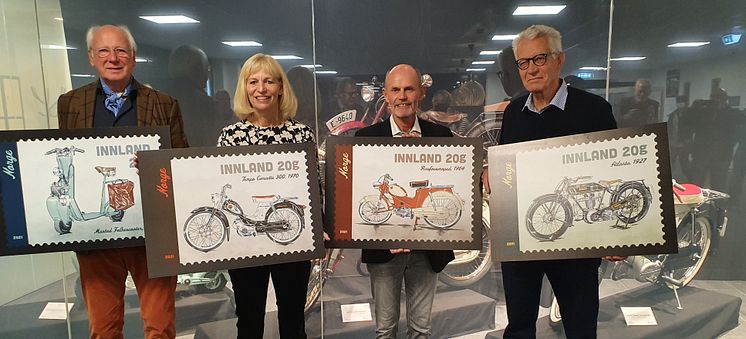 Fra lansering. Venstre, Erik Mustad, Elisabeth Gjølme, Erlend Dilling og Arne B Hoel