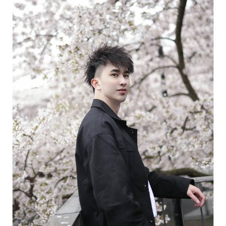 Zou profile pic 2.jpg