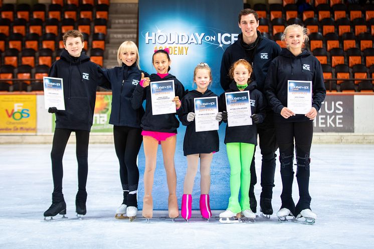 HOLIDAY ON ICE ACADEMY: Nachwuchstalente trainieren mit den Idolen Aljona Savchenko und Bruno Massot  