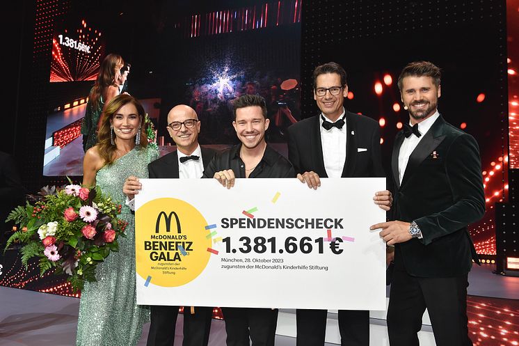 McDonald's_Benefiz_Gala_2023_Spendenscheckübergabe_1920x1280