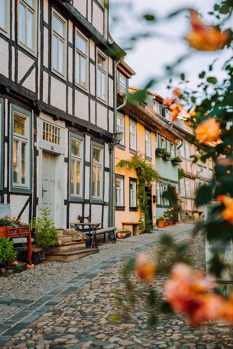 Quedlinburg_Blick_in_eine_Kopfsteinpflasterstarße