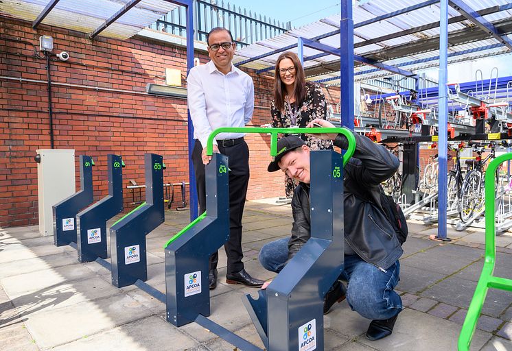 Mohammad Yasin  MP opens Bedford station cycle hub 