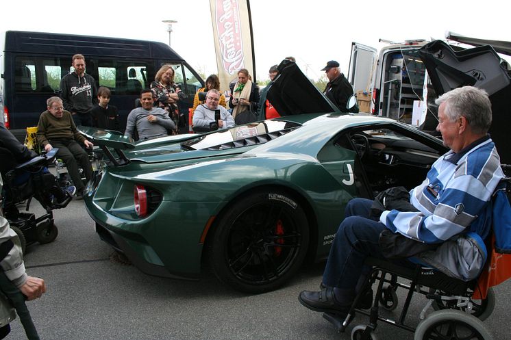 Jason Watt og hans Ford GT til handicap-event med Ford