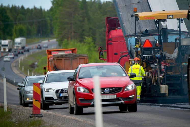 Svevia utför beläggningsarbete i Umeå Foto Patrick Trägårdh.jpg